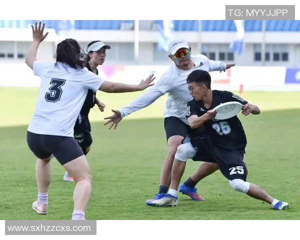 南京飞盘队在全国街舞大赛中以70分领先其他队伍展现出色实力