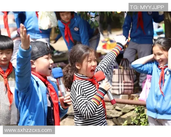 小明在足球场上的成长历程与团队合作精神的培养之路 小明在足球场上的成长历程与团队合作精神的培养之路